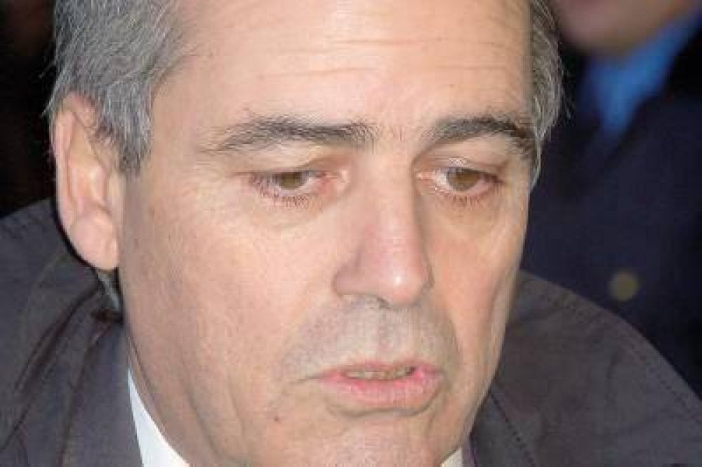 Touri��n: �No habr� amnist�a para los polic�as en retenci�n de servicios�