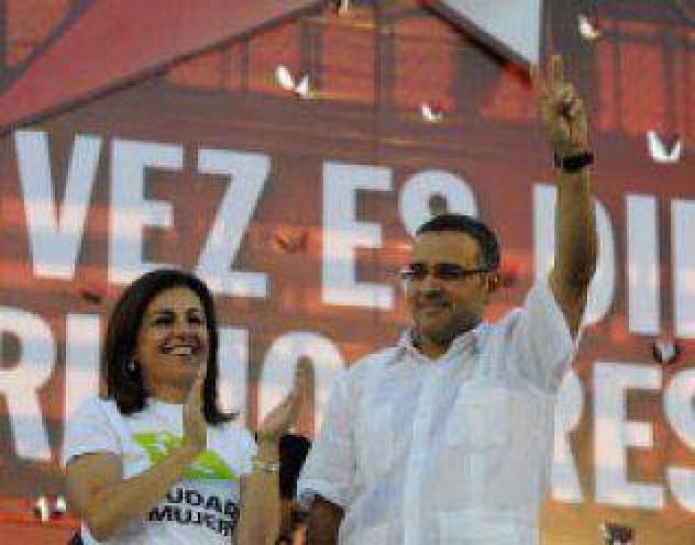 Fiscal�a salvadore�a indaga finanzas de candidato presidencial de izquierda