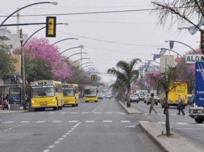 Analizan instalar carriles exclusivos para �mnibus en la avenida Alberdi