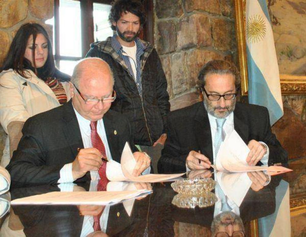 Firmaron convenio para la ampliacin de la Legislatura de Jujuy