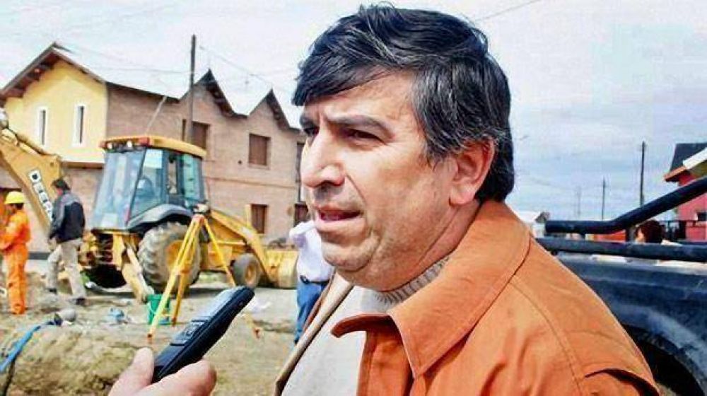 Peralta ech� al presidente del Instituto de la Vivienda