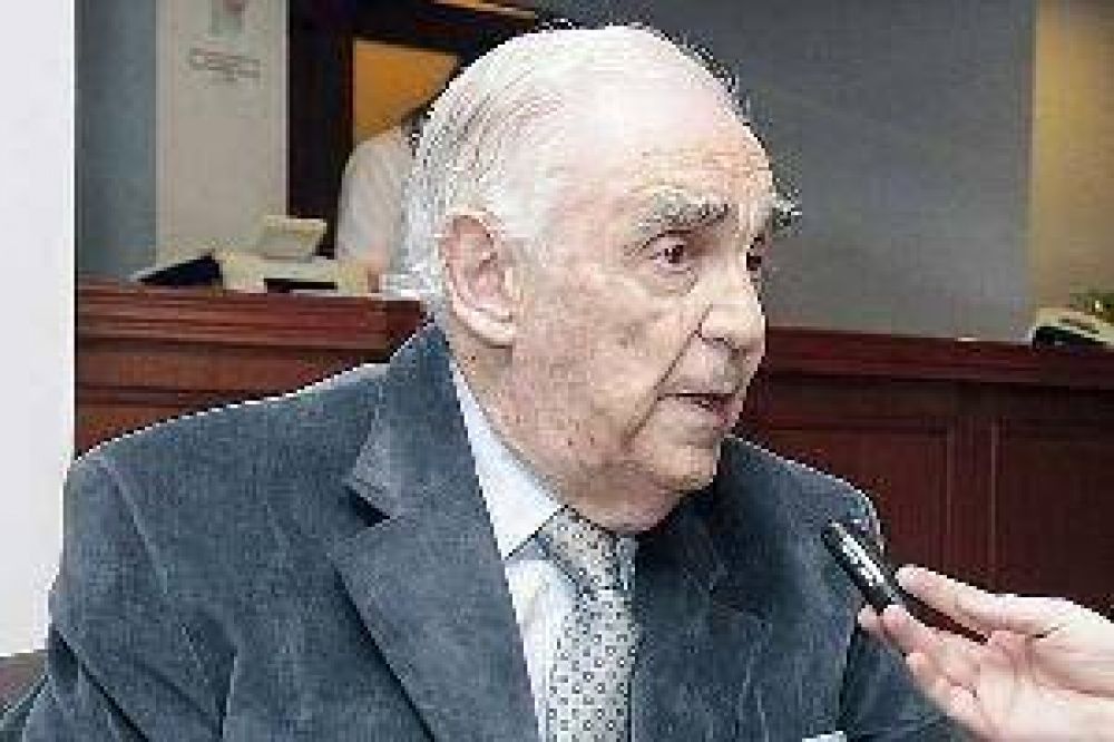 V�ctor Mart�nez: "La consolidaci�n de la democracia nos exige un esfuerzo de todos"