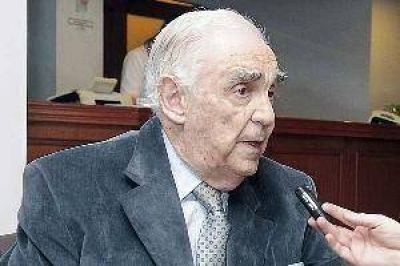 V�ctor Mart�nez: "La consolidaci�n de la democracia nos exige un esfuerzo de todos"