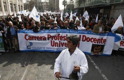 M�s de 100 mil j�venes coparon las calles de Santiago