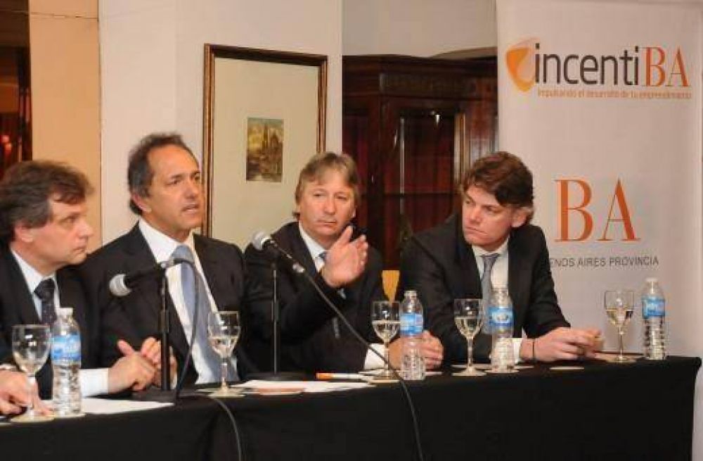 Despu�s de ser ignorado por Boudou y De Vido, Pulti se sac� una foto con Scioli 