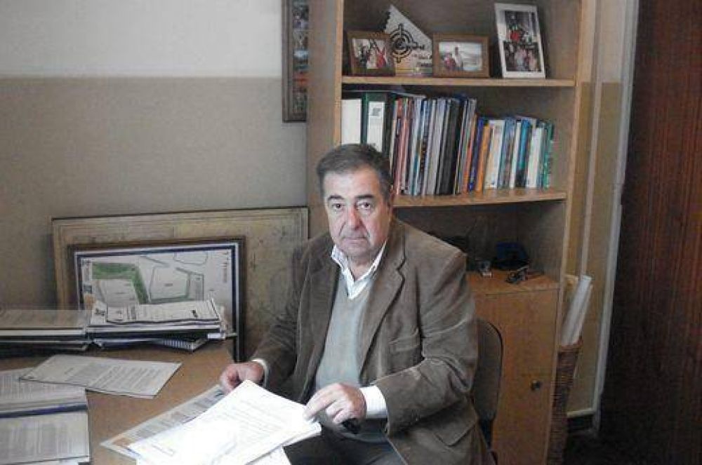 Alberto Esteban: �Hay un desmadre institucional, no hay gesti�n�