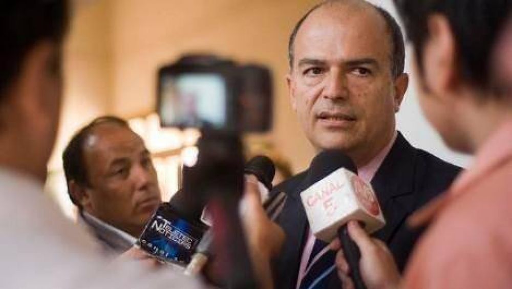  Denuncian que se pretende vender a todo un pueblo