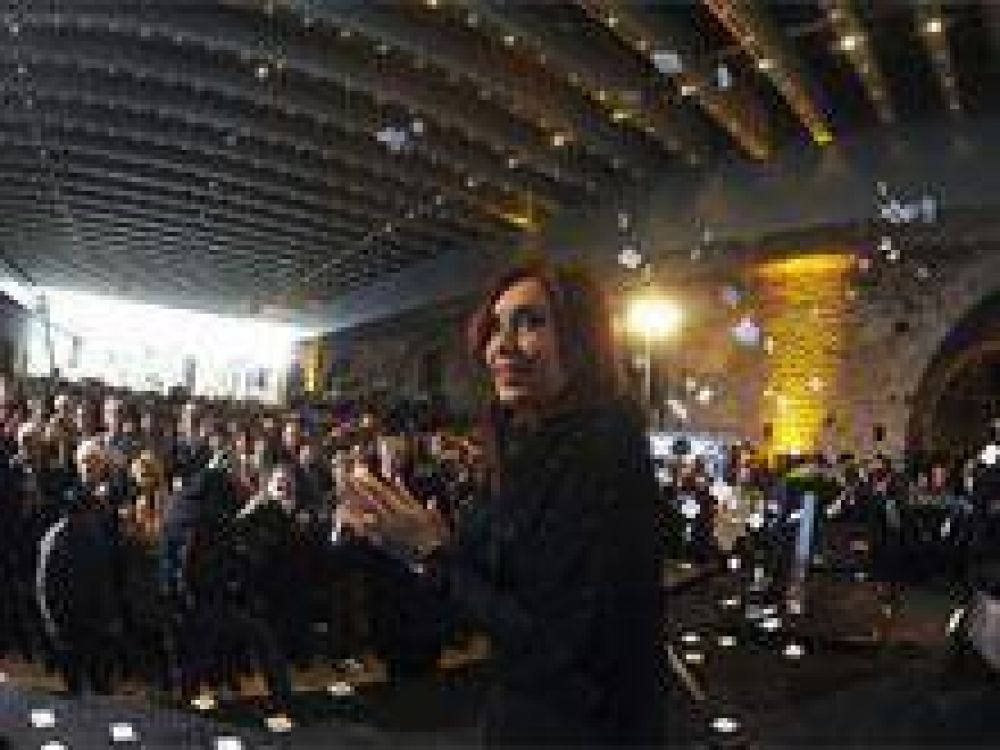 Weretilneck particip� del acto de entrega de cr�ditos Procrear encabezado por Cristina