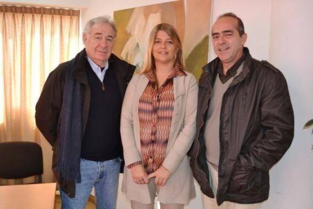 La ministra Luberriaga recibi� en su despacho al reconocido director Ricardo Wullicher