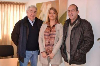 La ministra Luberriaga recibi� en su despacho al reconocido director Ricardo Wullicher