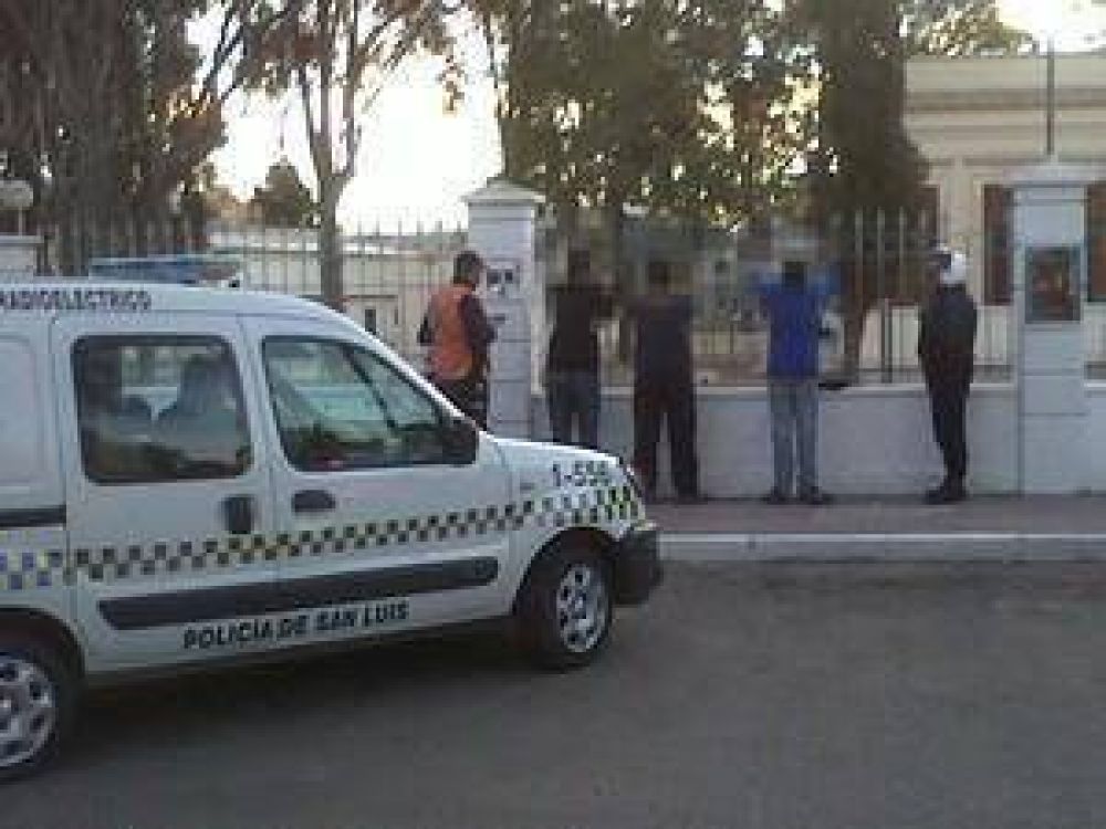 Se cruz� en la calle a los delincuentes que le hab�an robado