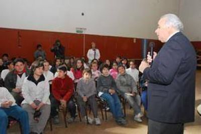�Eso no se hace� visita las escuelas