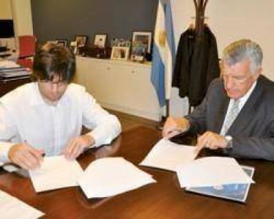 Gioja firm� con la Anses el traspaso de tierras para construir 468 viviendas