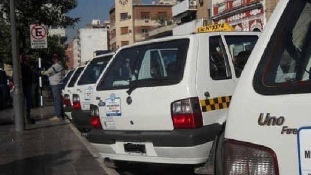 Taxistas insisten con el pedido de aumento, pero el Concejo dice que no es la prioridad