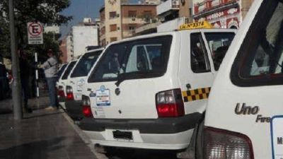 Taxistas insisten con el pedido de aumento, pero el Concejo dice que no es la prioridad