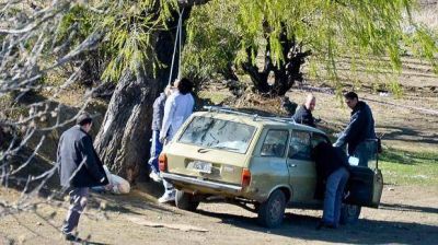 Un hombre ahorc� a su hijo de 8 a�os y despu�s se colg� del mismo �rbol
