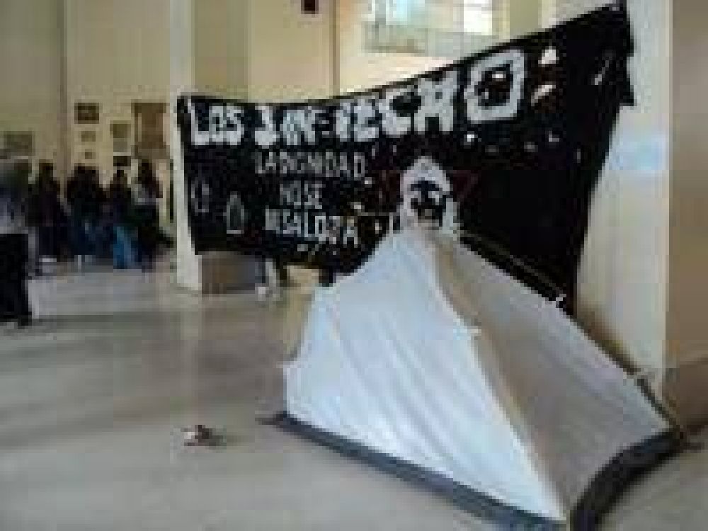 Protesta de �Los Sin Techo� en el municipio