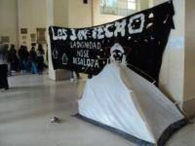 Protesta de �Los Sin Techo� en el municipio