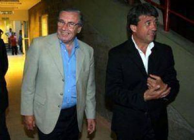 Los azules jubilan a Mazz�n como l�der