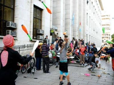 Artistas callejeros coparon los Tribunales para resistir un desalojo