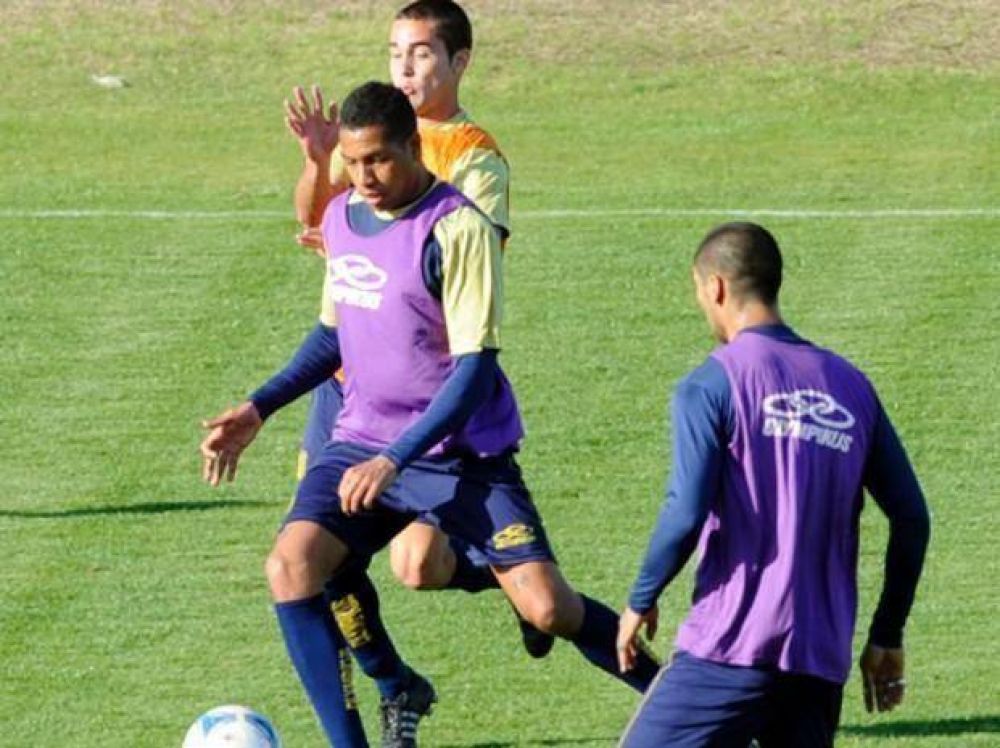 Central: pese a la molestia, el uruguayo Freitas seguir� en el equipo