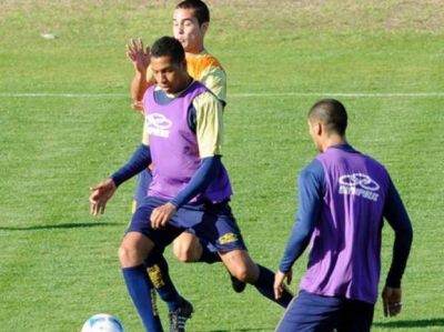Central: pese a la molestia, el uruguayo Freitas seguir� en el equipo