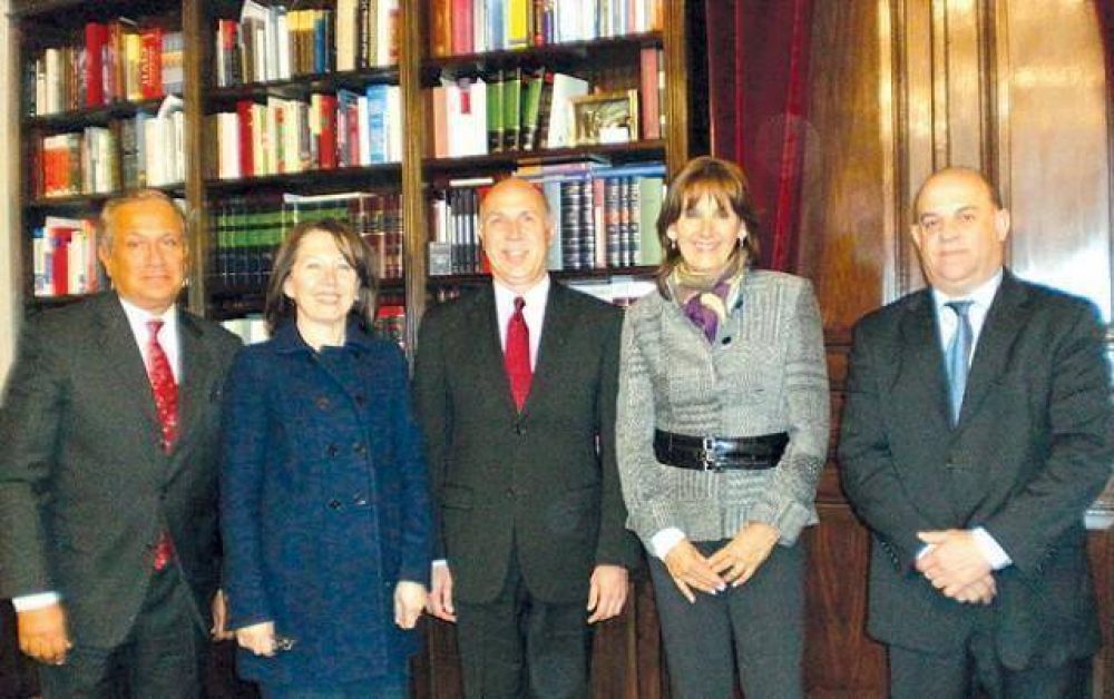  Virginia Cornejo, del PPS, acompa�� a Romero, Escudero y Alonso a una reuni�n con Lorenzetti
