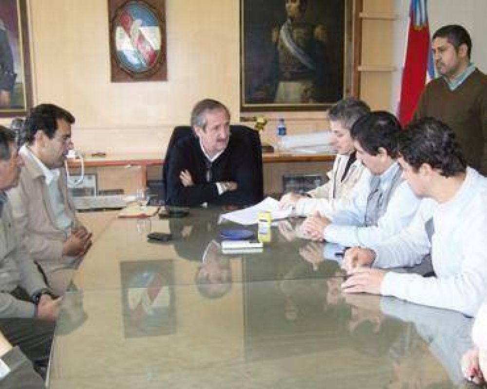 El DEM y el gremio municipal firmaron ayer el convenio