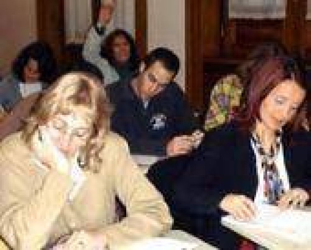 M�s de mil docentes se capacitan en forma gratuita en la UNLP 