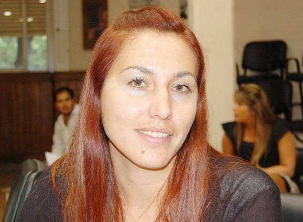 "La concejal Bustos Arnst debe regresar a su lugar de trabajo pero ya pidi� el traslado"