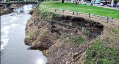 Analizan pr�ximas obras en las barrancas del arroyo Tapalqu�