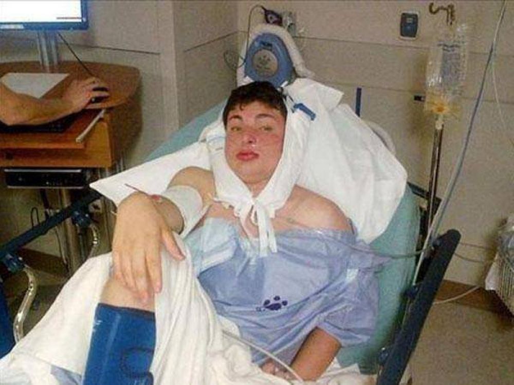 Neonazis le cosieron la boca a un joven jud�o