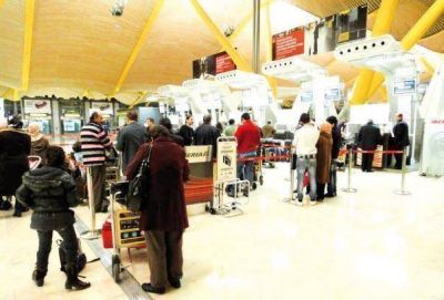 Les pagan a m�s de 100 inmigrantes por d�a para que se vayan de Espa�a