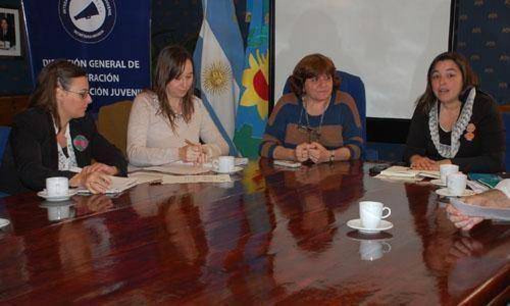 Buscan mejorar la inserci�n de los j�venes en el mercado laboral