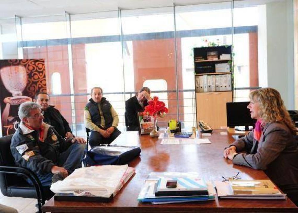 La Ministra de Deportes recibi� a Omar G�ndara, un sanluise�o que compite en el Dakar