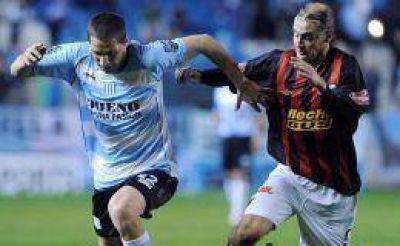 Col�n volvi� a vencer a Racing y lo elimin�