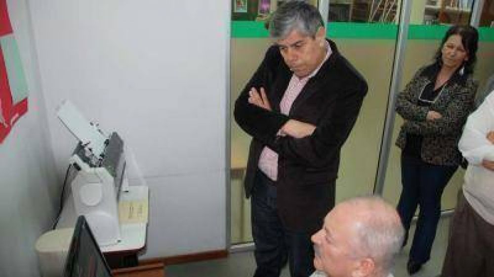 Peralta destac� la incorporaci�n de una impresora Braille