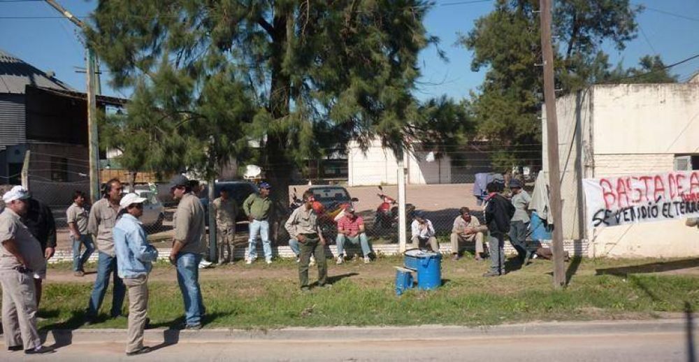 Trabajadores de Fibral Chaco protestaron por salarios adeudados
