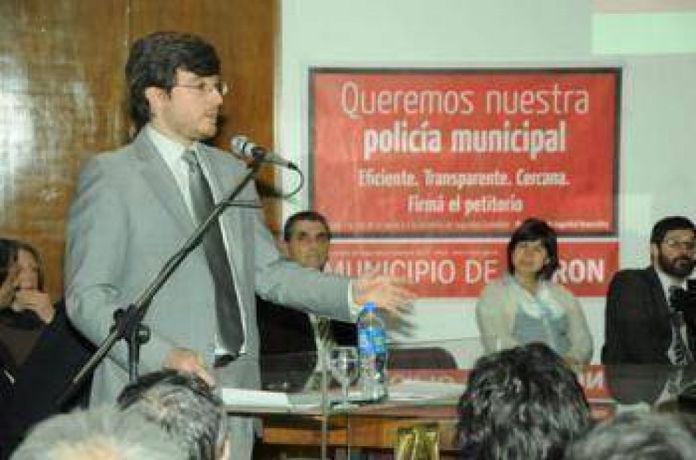 Polic�a Municipal: Ghi convoc� a la comunidad a firmar un petitorio