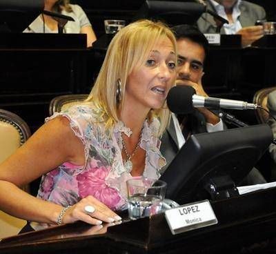 M�nica L�pez pide informes por adjudicaci�n de viviendas