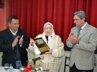 Madres de Plaza de Mayo en Berisso: ��ste modelo permite estar comunicados y nunca m�s silenciados�, dijo Slezack