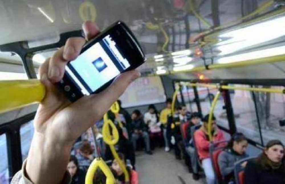 Aprueban prohibici�n de escuchar m�sica sin auriculares en los colectivos urbanos de Posadas