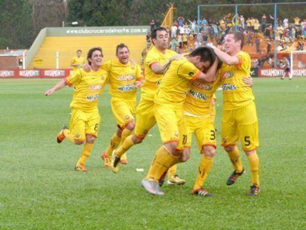 Crucero intentar� robarle el invicto al equipo de Blas Giunta