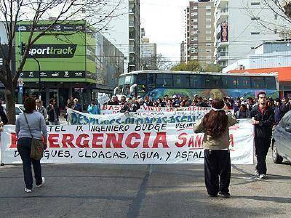 LOMAS: Con una nueva movilizaci�n, el Foro H�drico volvi� a reclamar por las obras