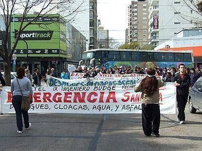 LOMAS: Con una nueva movilizaci�n, el Foro H�drico volvi� a reclamar por las obras