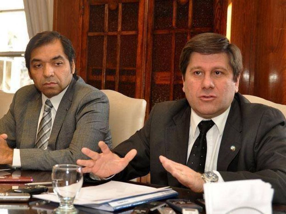 El ministro de Hacienda asegur� que los radicales van a misa para pedirle a Dios que le vaya mal al Gobierno