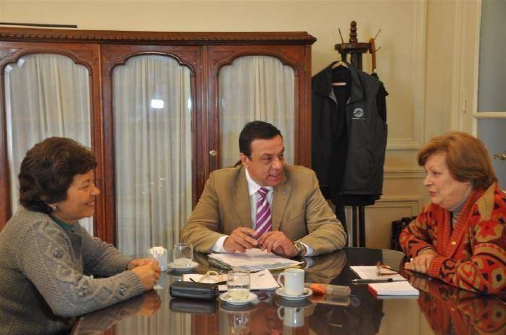 Colocar�n calesita que comenzar�a a funcionar en el verano frente al r�o