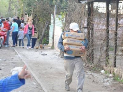 Vecinos se alzaron con la carga de az�car de un tren