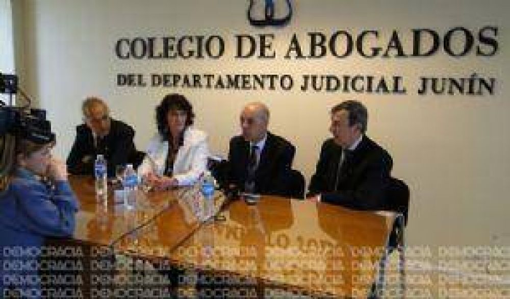 Abogados dicen que el conflicto en la Justicia est� �tranquilo, pero latente�