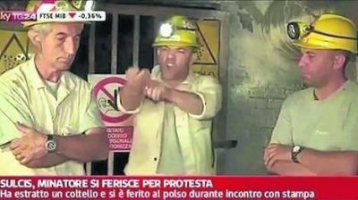 Un minero italiano se cort� las venas frente a c�maras de TV